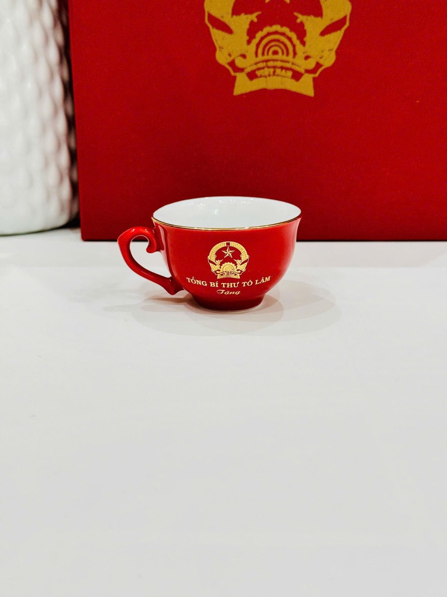  Bộ ấm chén Tổng Bí thư Tô Lâm in logo men đỏ vẽ vàng 24k 650ml BKCEVN-8135 