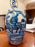  Bình sứ cổ họa tiết quan cưỡi kì lân vẽ tay cao BKCECN-9364 