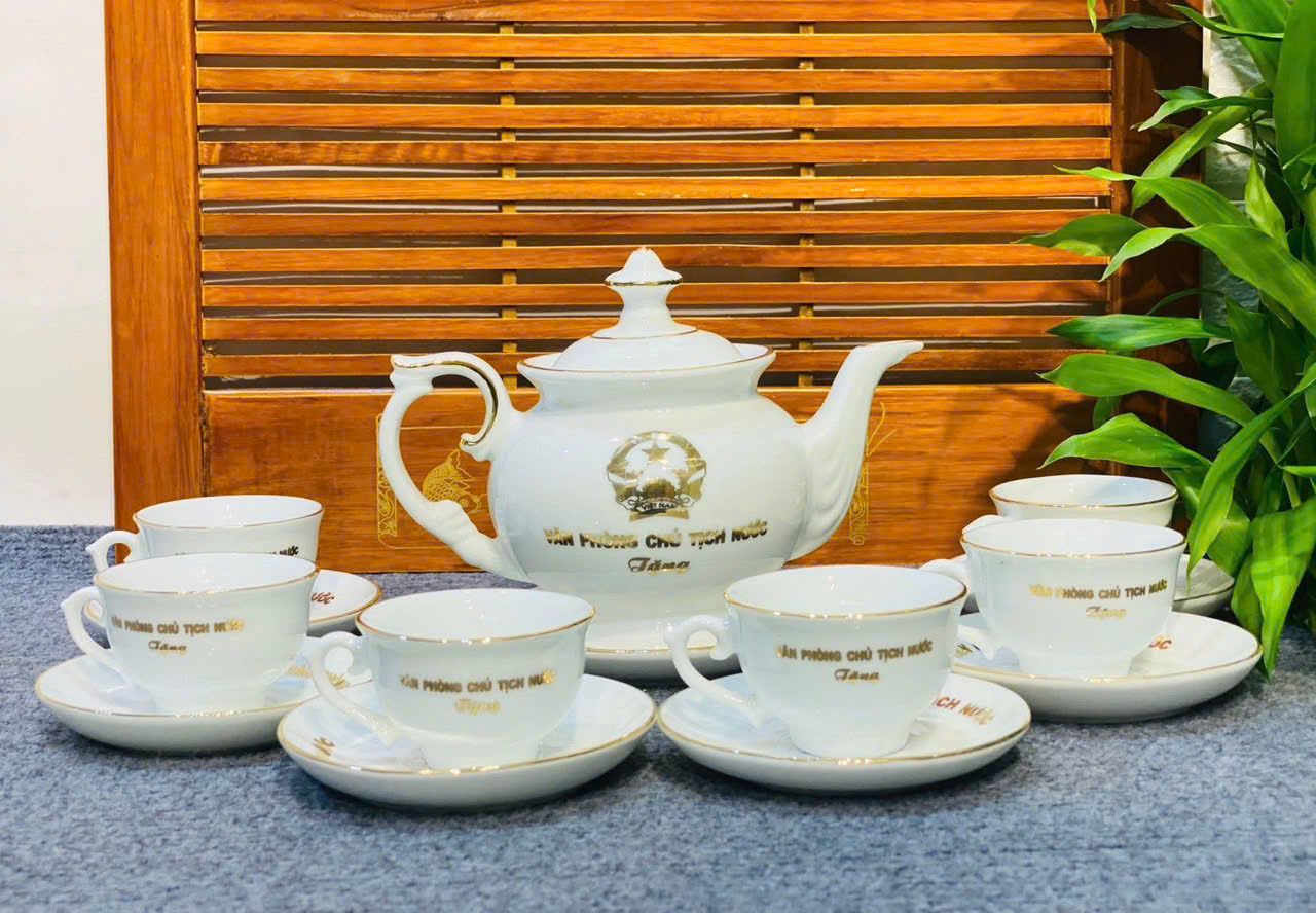 Bộ ấm chén in logo văn phòng chủ tịch nước vẽ vàng màu trắng 600ml BKCECN-9359 
