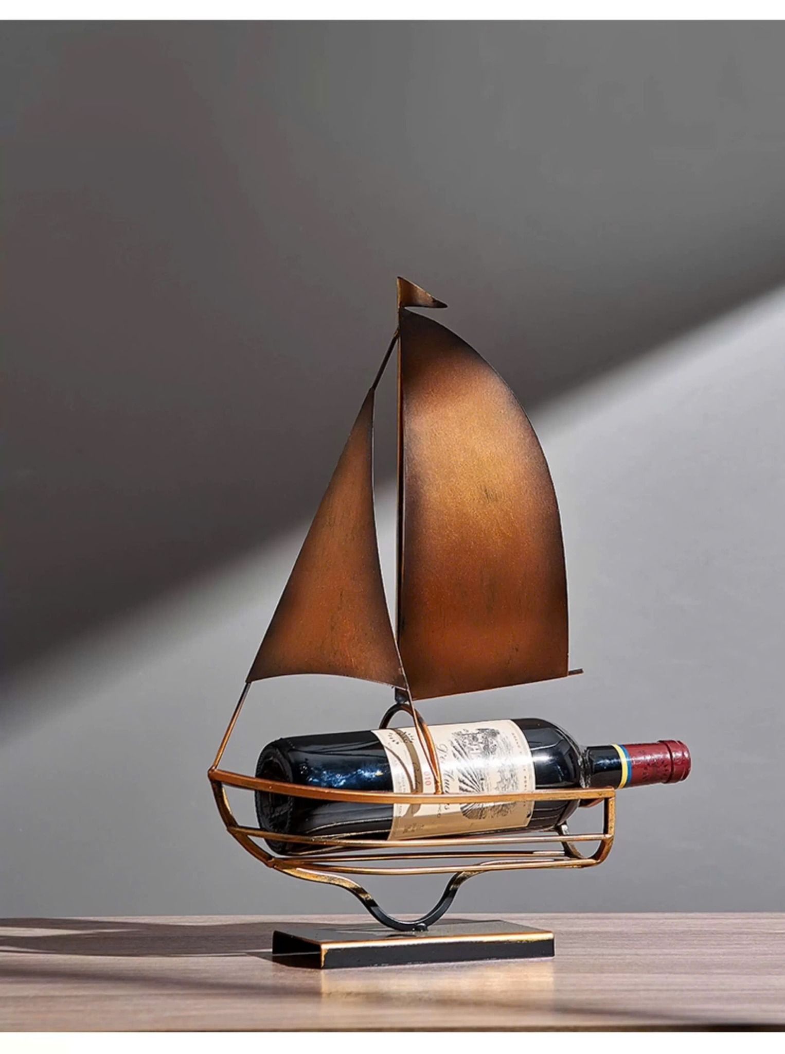  Kệ rượu bằng hợp kim đồng phong cách cổ điển BKMECN-9306 