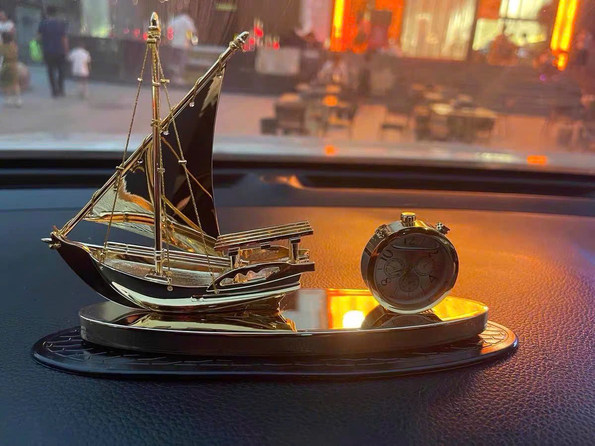  Mô hình thuyền buồm để xe hơi kết hợp đồng hồ BKMECN-9307 