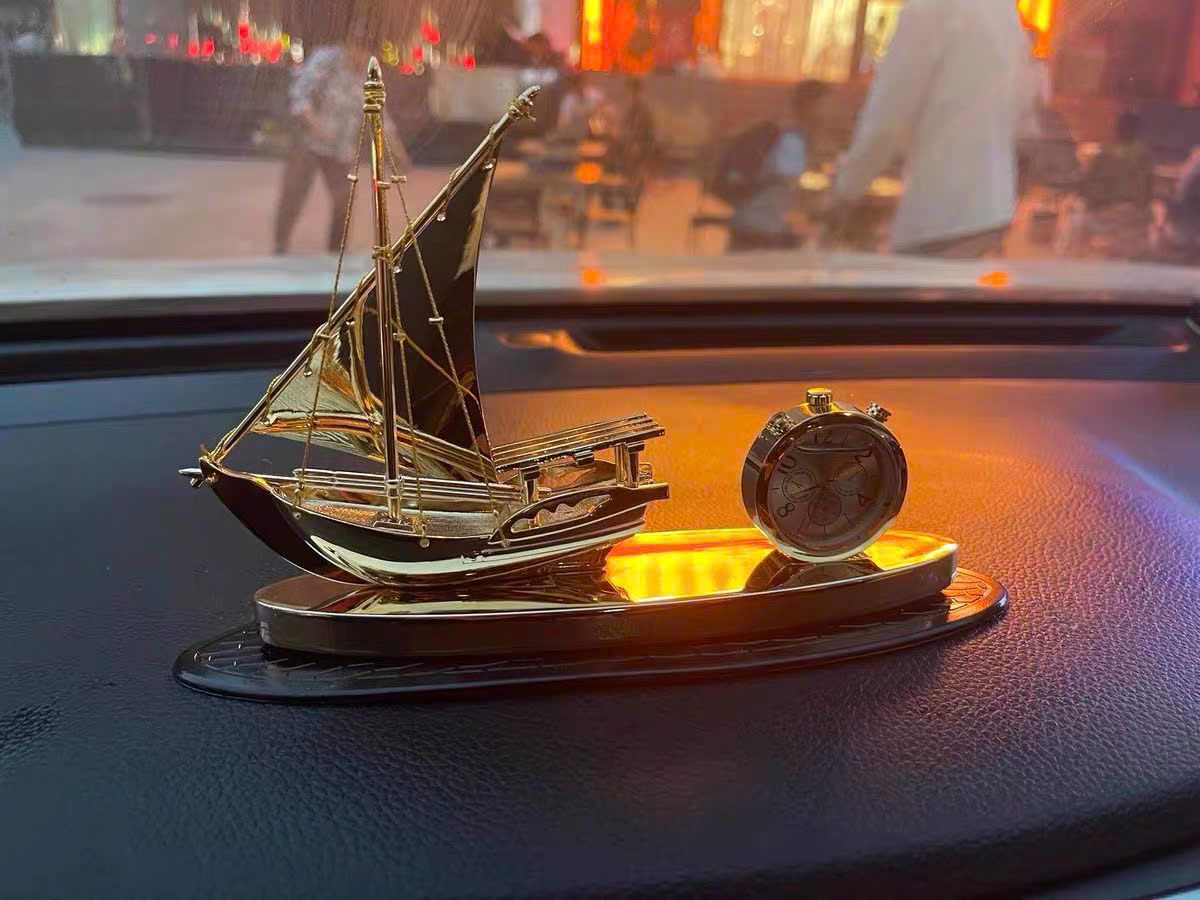  Mô hình thuyền buồm để xe hơi kết hợp đồng hồ BKMECN-9307 