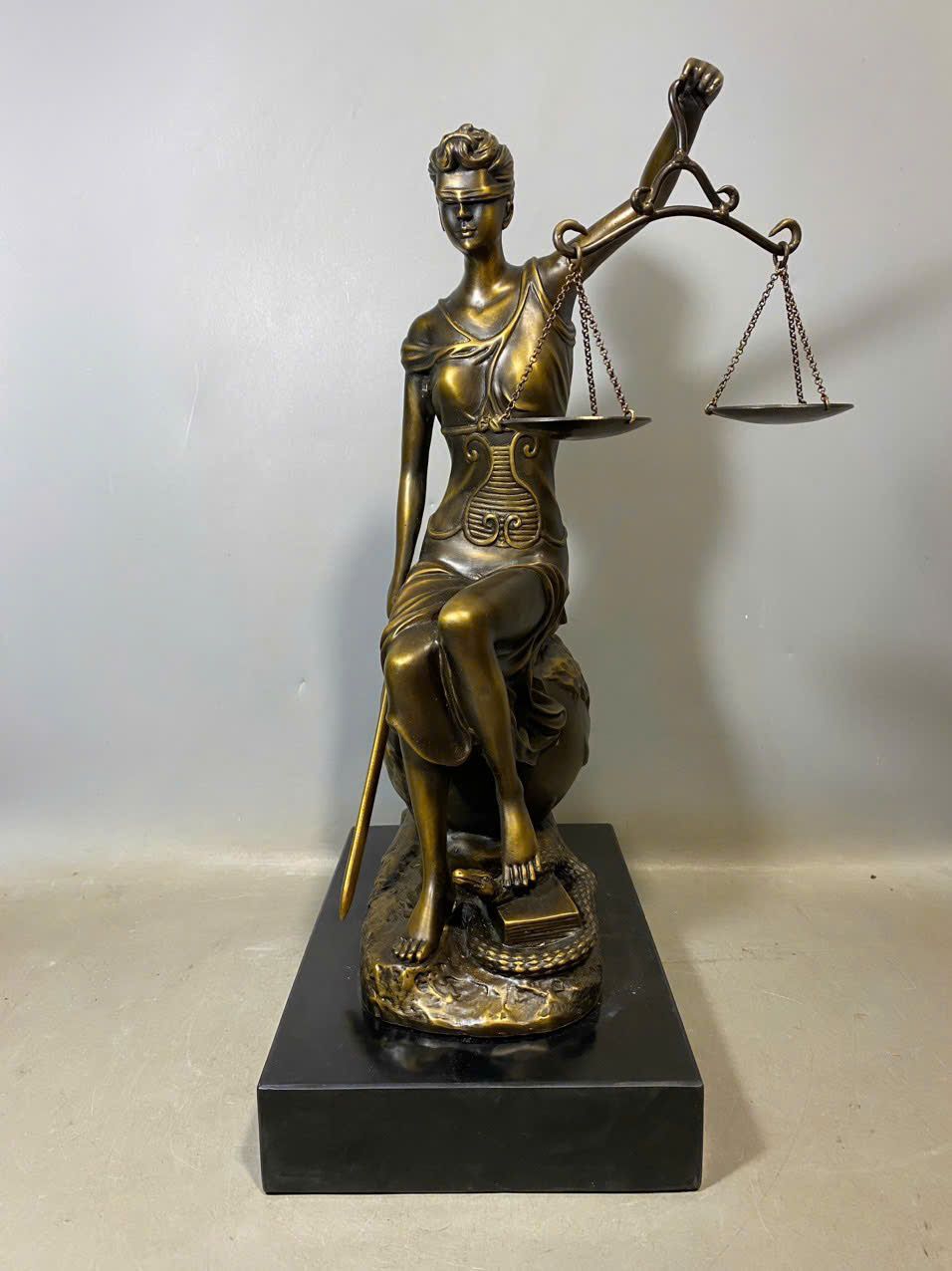  Tượng Tây Nữ Hoàng Công Lý BKMECN-9375 