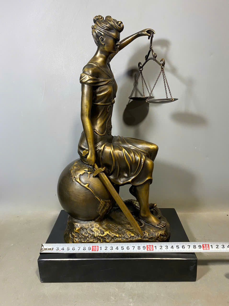  Tượng Tây Nữ Hoàng Công Lý BKMECN-9375 