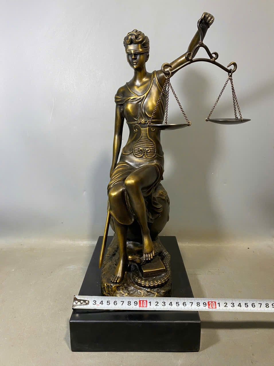  Tượng Tây Nữ Hoàng Công Lý BKMECN-9375 