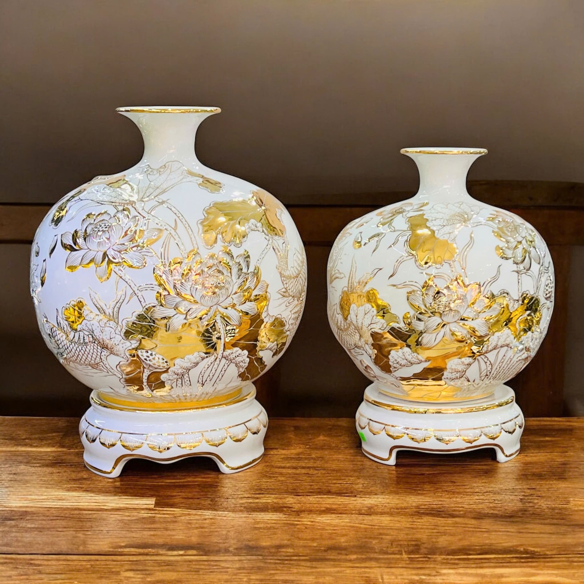  Bình Gốm Màu Trắng Cá Sen Vẽ Vàng BKCEVN-8259 