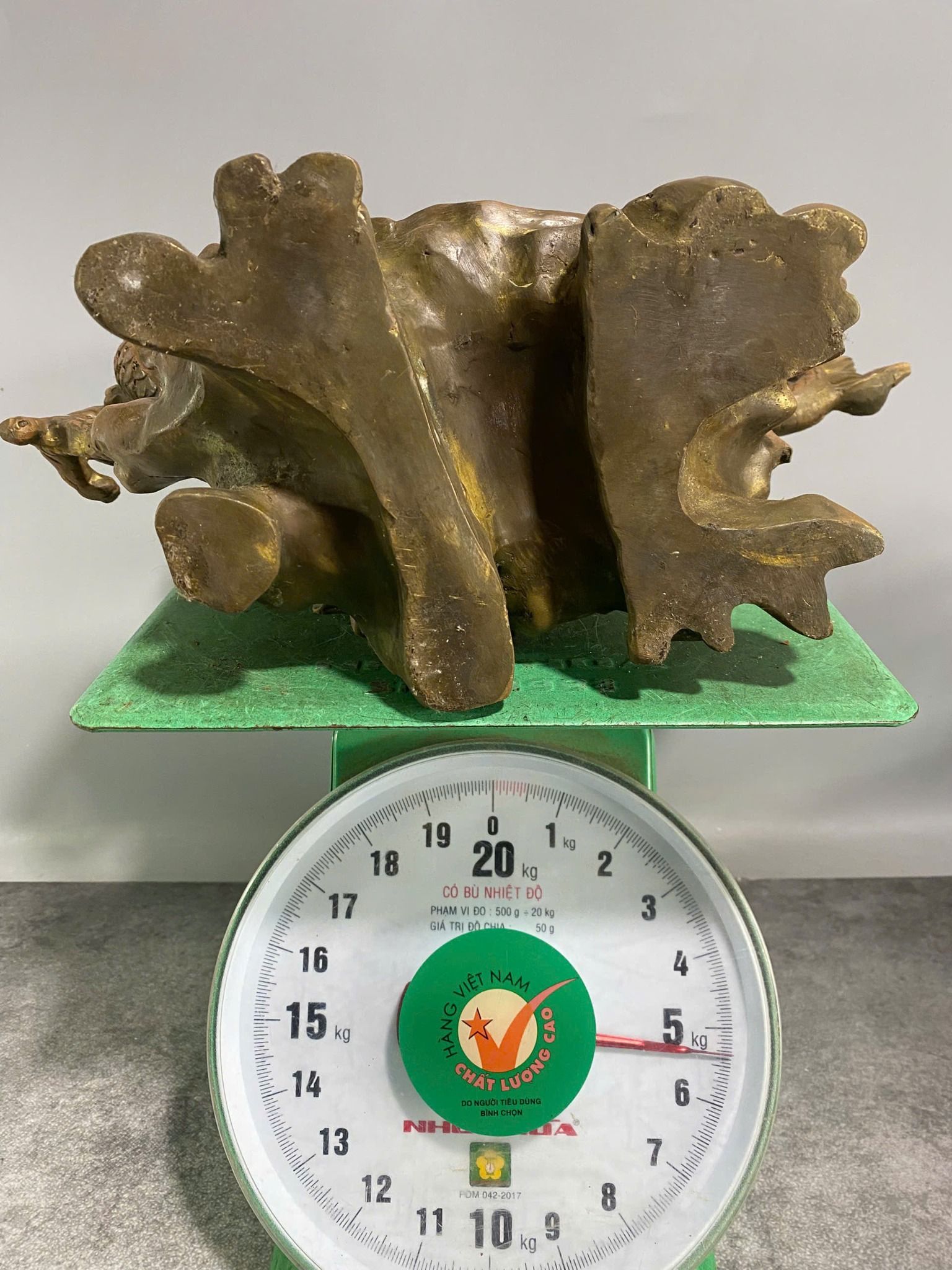  Rồng quấn quả địa cầu bằng đồng BKMECN-9268 