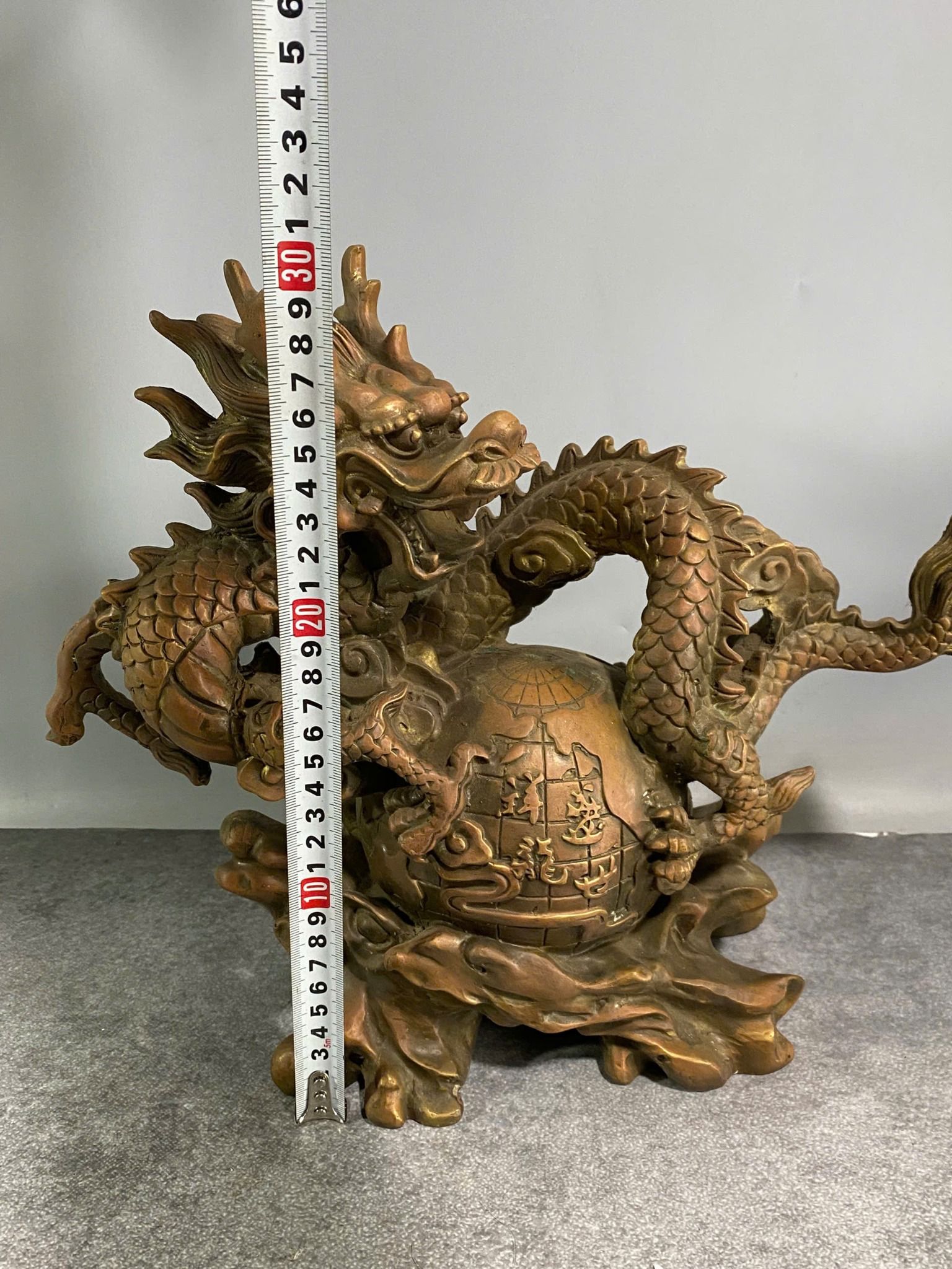  Rồng quấn quả địa cầu bằng đồng BKMECN-9268 