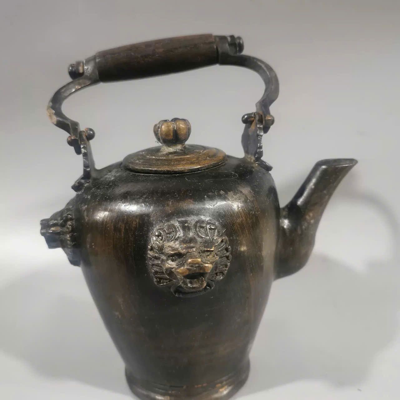  Ấm đồng sưu tầm khắc nổi đầu sư tử BKMECN-9266 