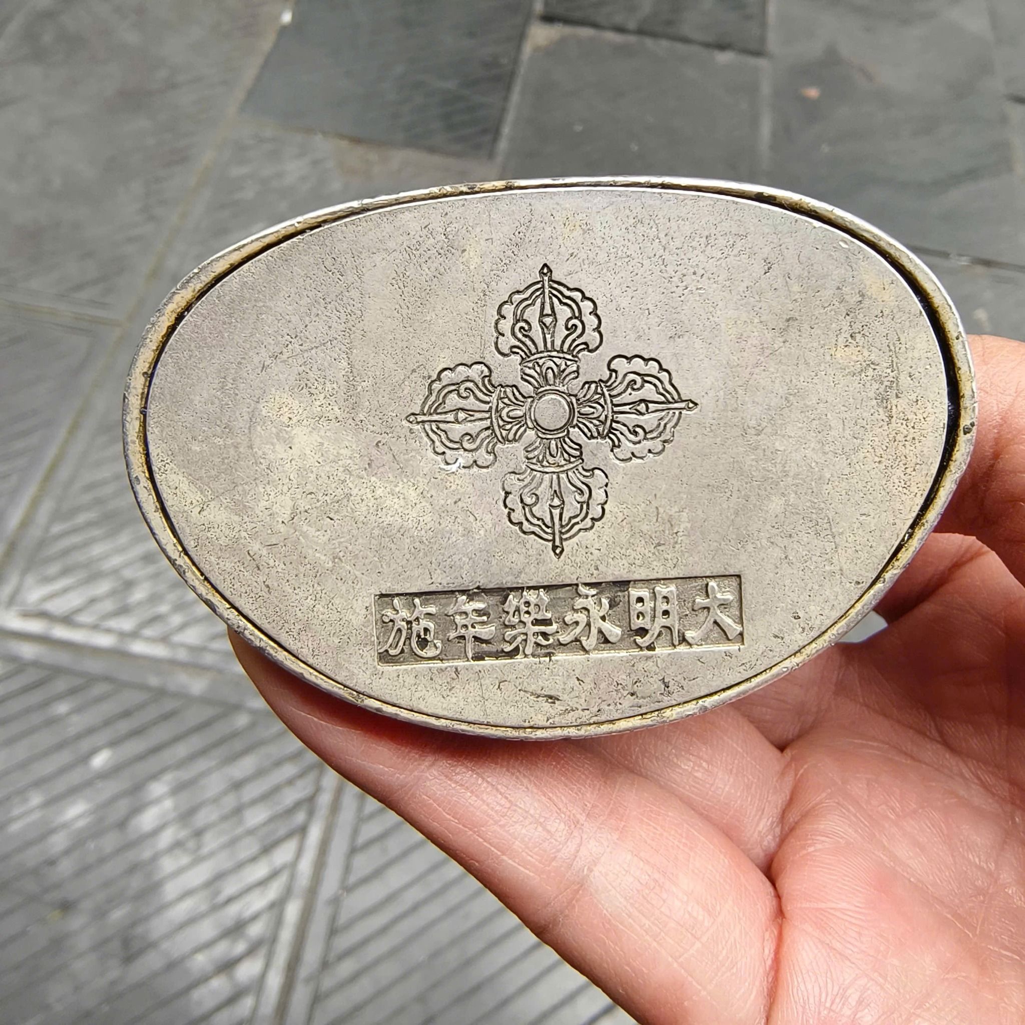  Tượng Quan Thế Âm Bồ Tát đồng cũ phủ bạc 