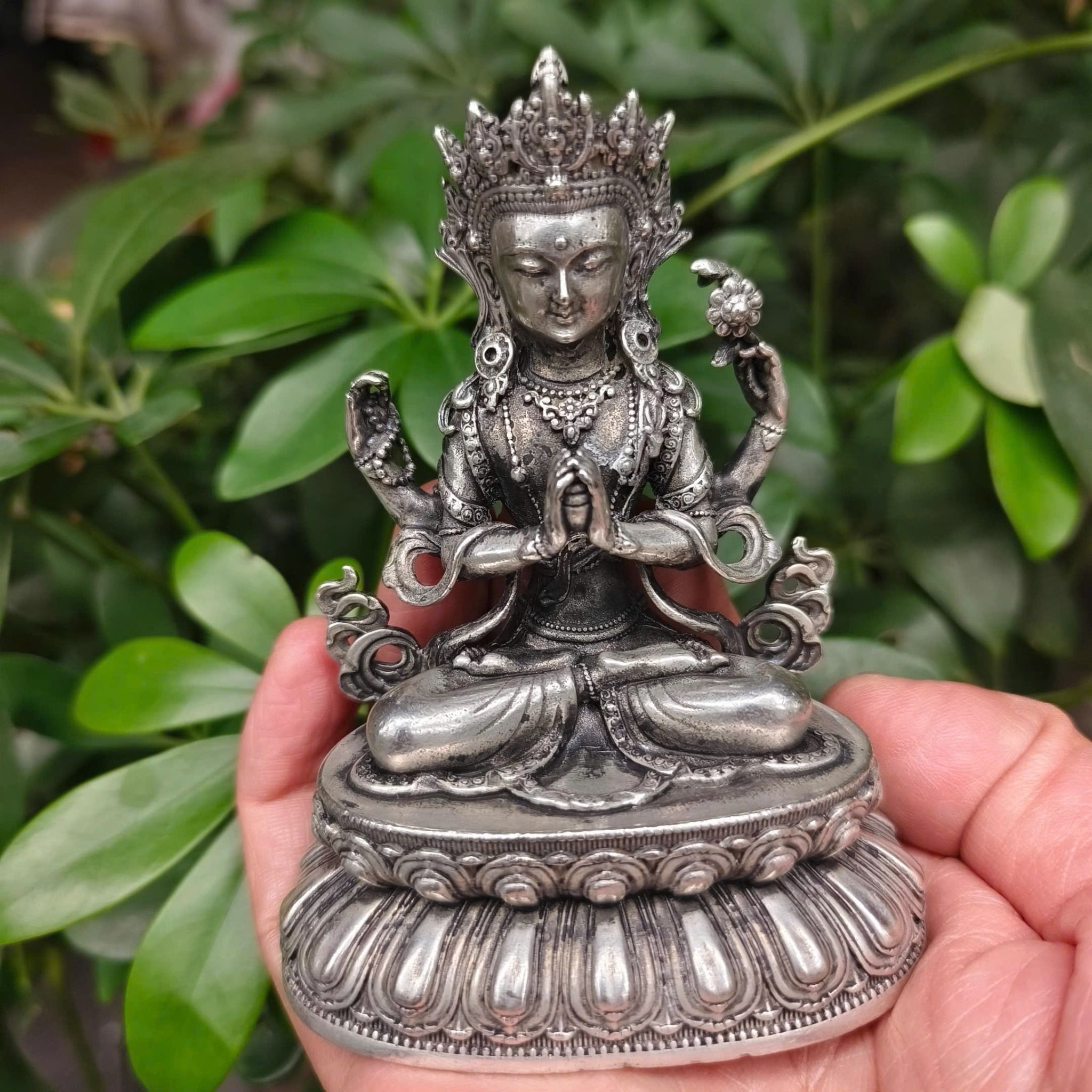  Tượng Quan Thế Âm Bồ Tát đồng cũ phủ bạc 