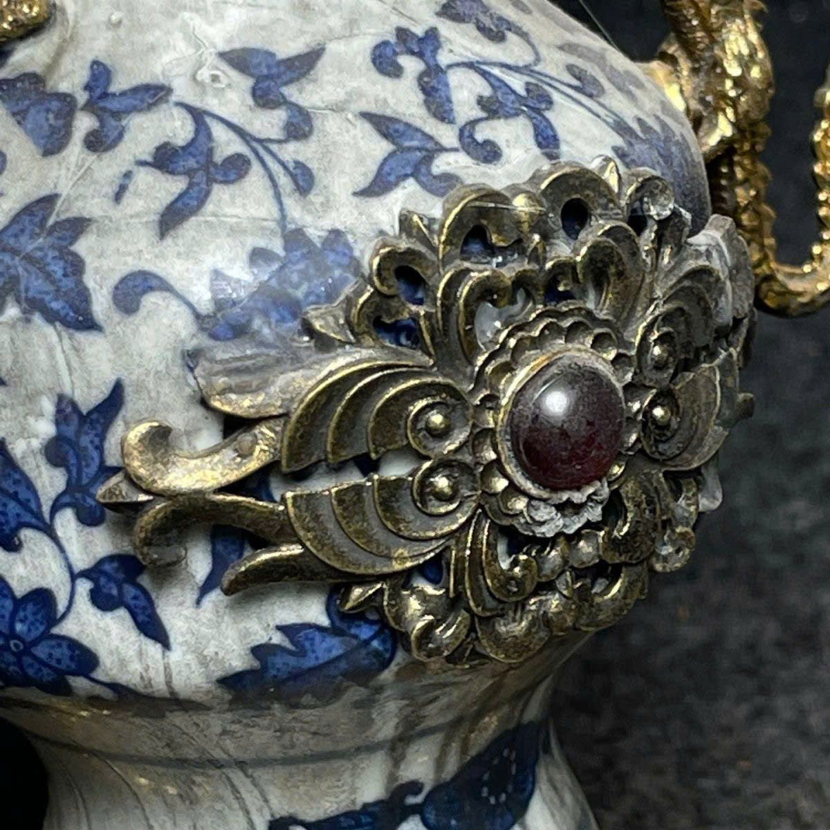  Cặp bình sứ đồng quai rồng khảm ngọc cổ sưu tầm BKMECN-9373 