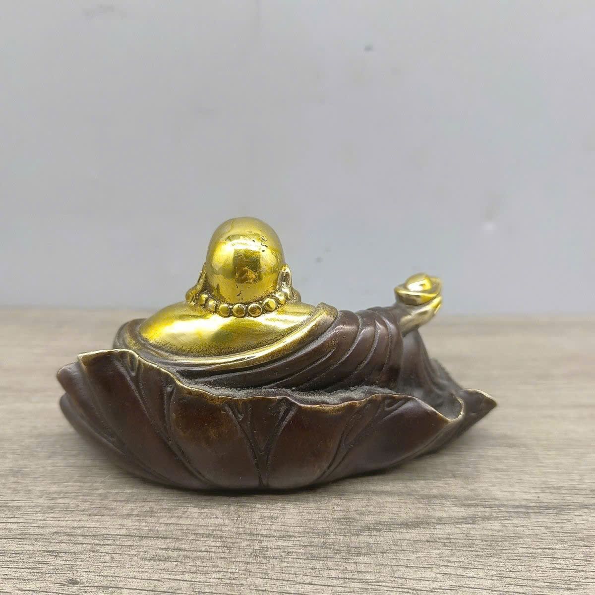  Di Lặc Mini ngồi lá sen để ô tô BKMECN-9395 