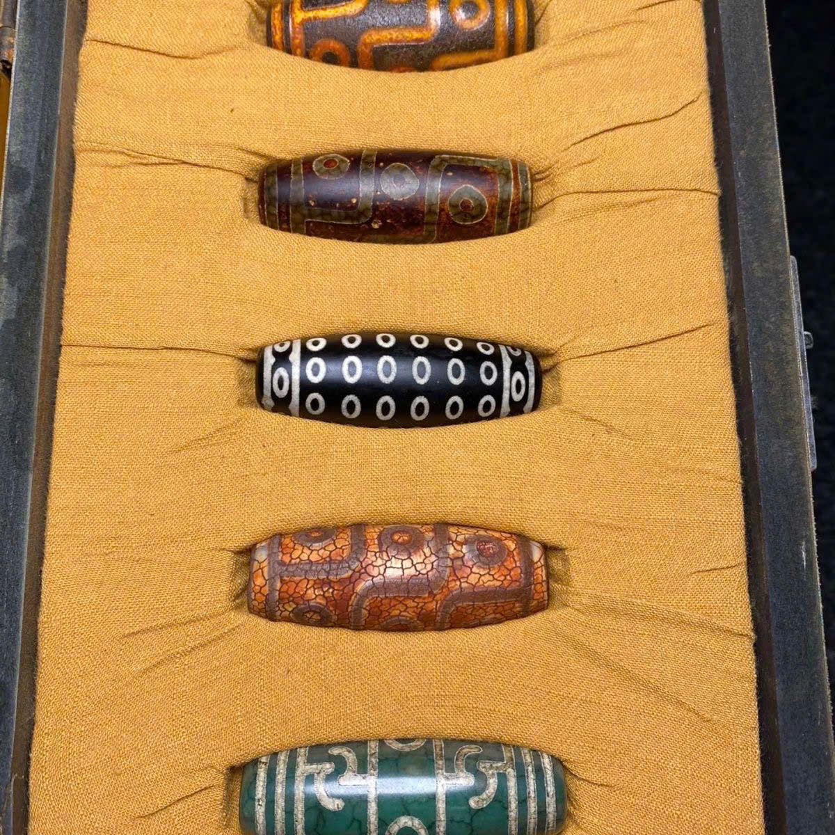  Bộ 5 mặt ngọc Dzi sưu tầm tặng hộp gấm BKSTCN-9390 