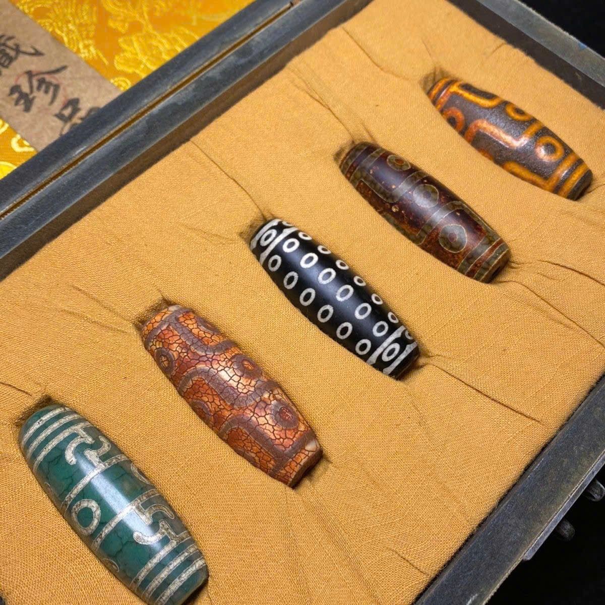  Bộ 5 mặt ngọc Dzi sưu tầm tặng hộp gấm BKSTCN-9390 