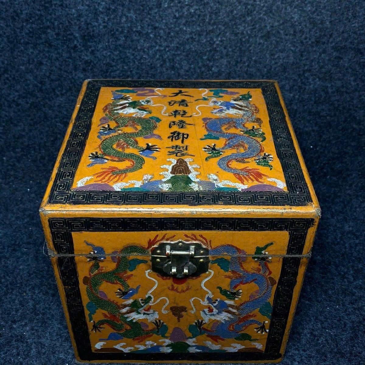  Hộp ngọc xưa cống phẩm BKSTCN-9392 