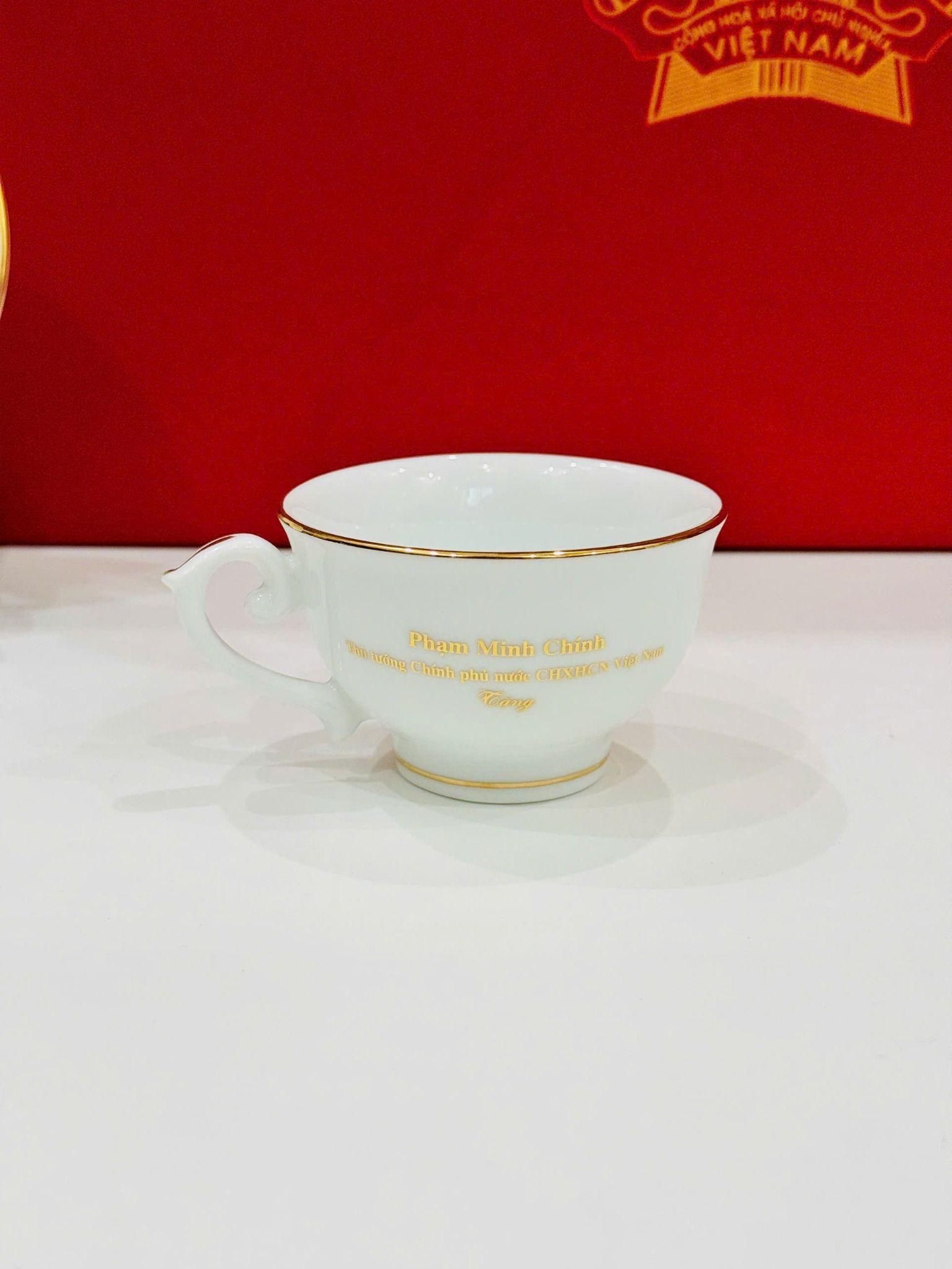  Bộ ấm chén thủ tướng màu trắng 850ml BKCECN-9587 