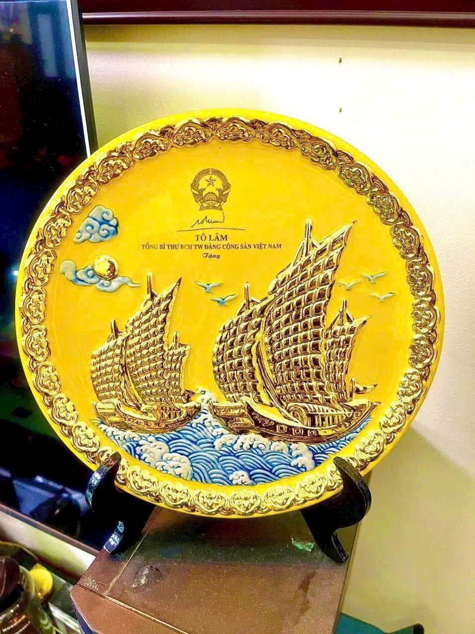  Đĩa cảnh “Thuận Buồm Xuôi Gió” gốm sứ Bát Tràng BKCECN-9724 