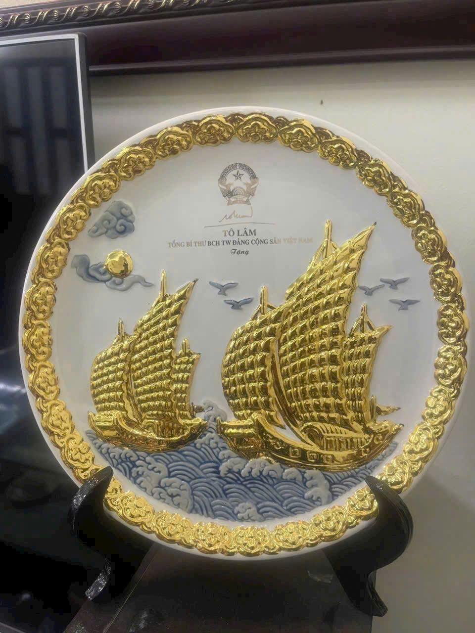  Đĩa cảnh “Thuận Buồm Xuôi Gió” gốm sứ Bát Tràng BKCECN-9724 