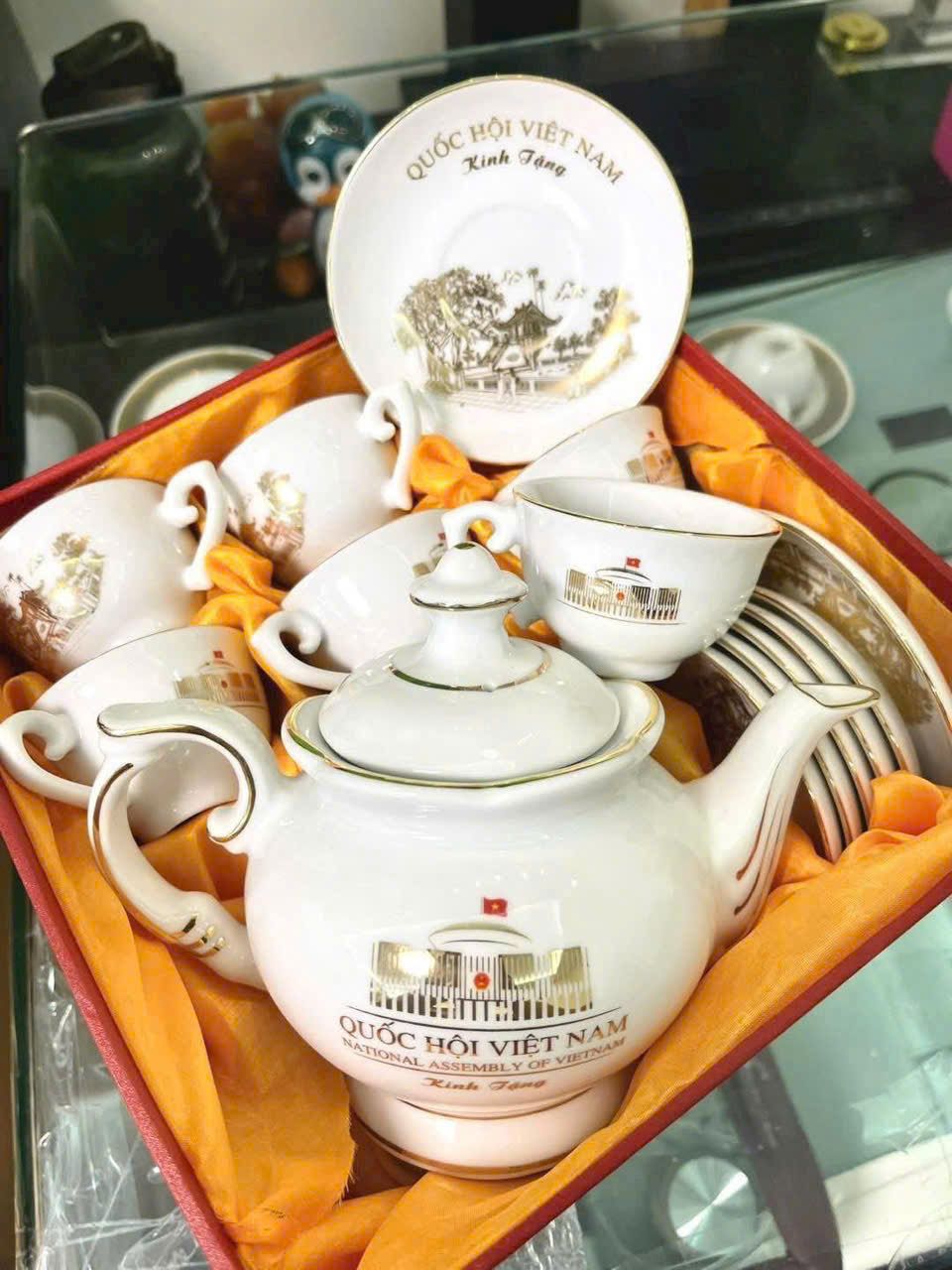  Bộ ấm chén Quốc Hội Hoàng Gia viền vàng BKCECN-10020 