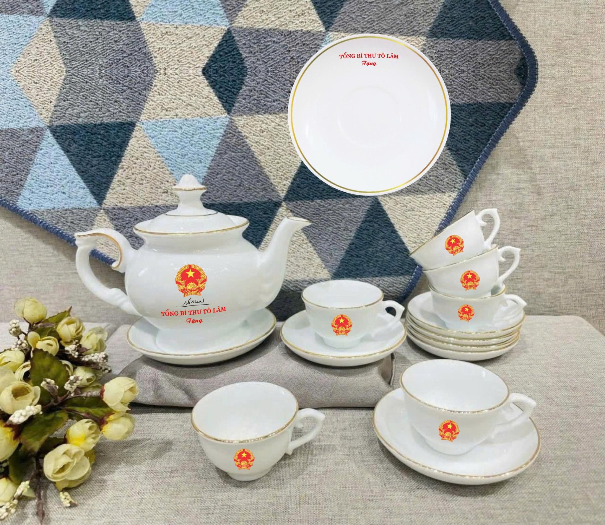  Bộ ấm chén màu trắng in chữ Tổng Bí Thư – gốm sứ Bát Tràng BKCECN-10028 