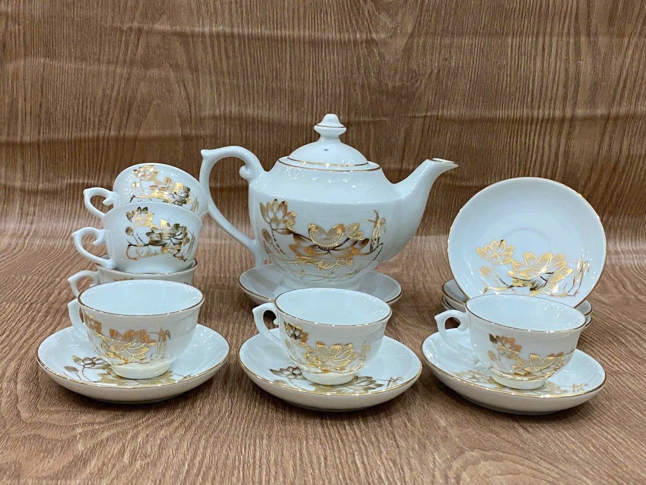  Bộ ấm chén Bát Tràng lão vọng sen vàng kim dáng Đèn Thần BKCECN-10111 