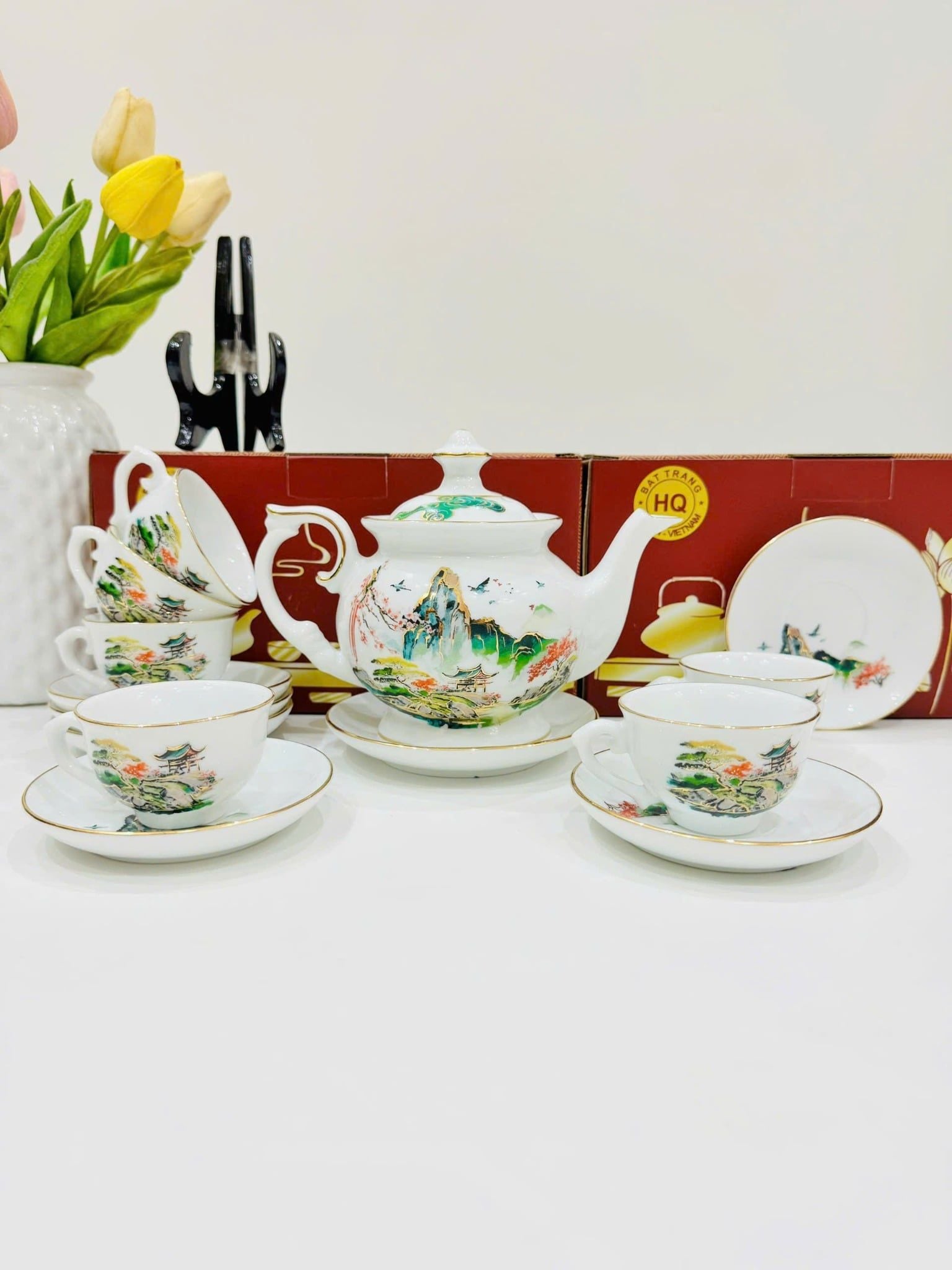  Bộ ấm chén sơn thủy hữu tình màu trắng vẽ vàng kim Bát Tràng BKCECN-10164 