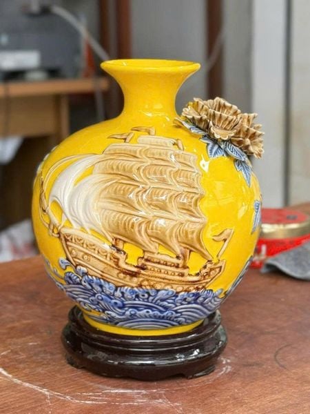  Bình Hút Lộc “Thuận Buồm Xuôi Gió” đắp nổi hoa men màu Bát Tràng BKCECN-10154 