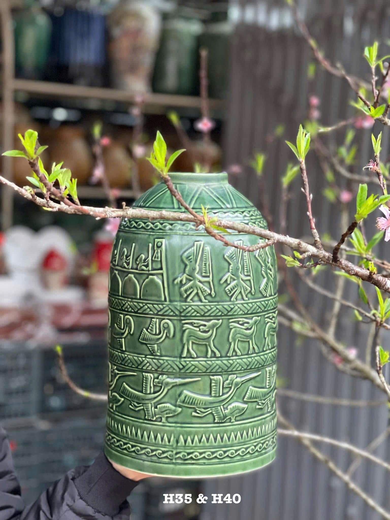  Chuông cắm hoa đào dáng chuông thon họa tiết trống đồng BKCECN-10149 