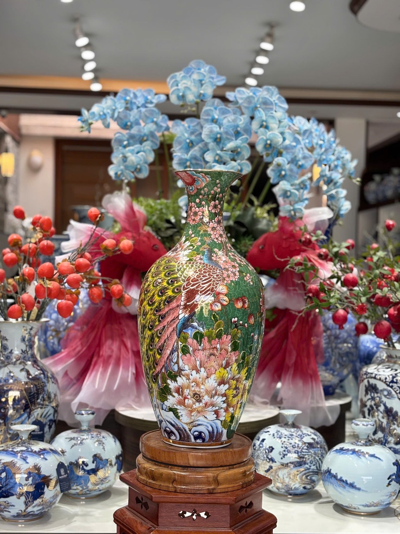  Bảo bình họa tiết Công – Hoa Bát Tràng cao cấp BKCECN-10192 