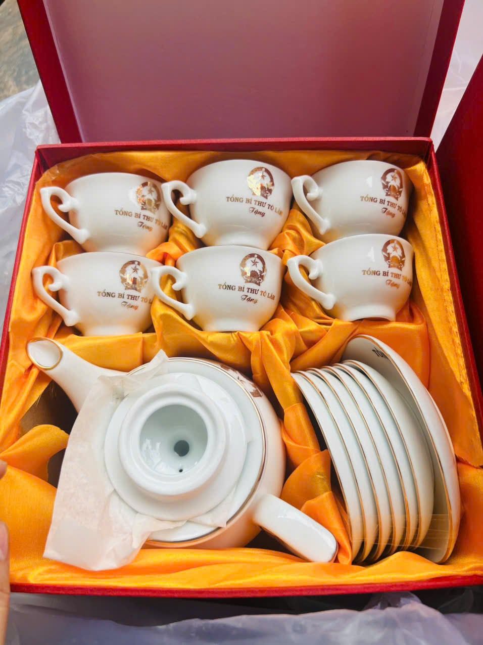  Bộ ấm chén Bát Tràng in hình Tổng Bí thư Tô Lâm BKCECN-10219 