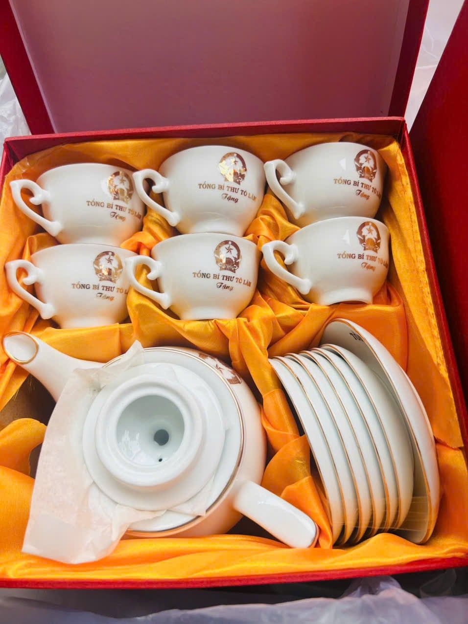  Bộ ấm chén Bát Tràng in hình Tổng Bí thư Tô Lâm BKCECN-10219 