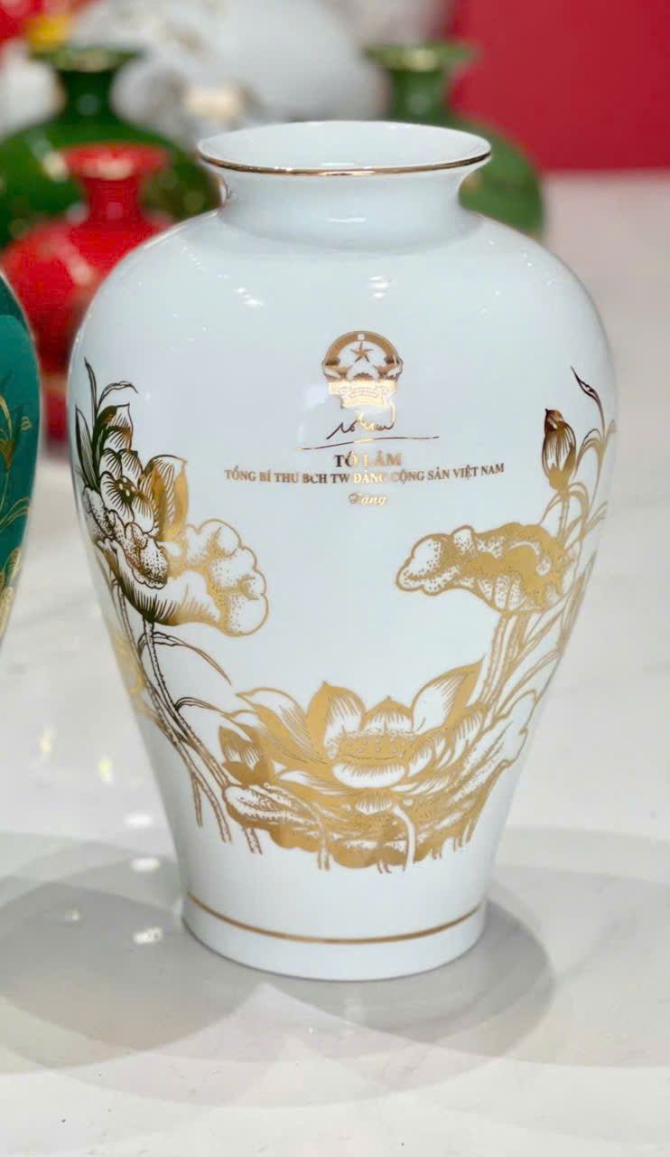  Bình gốm in logo Chủ tịch nước Tô Lâm vẽ vàng 24k BKCEVN-8105 