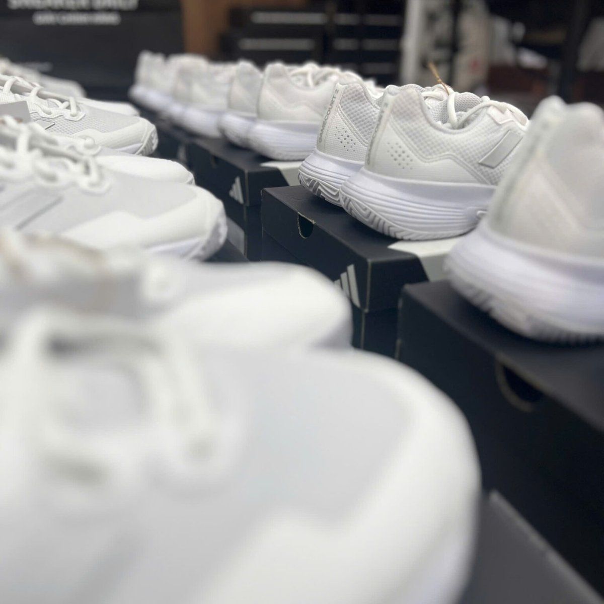  Giày adidas GameCourt 2.0 ‘White Silver Metallic’ HQ8476 