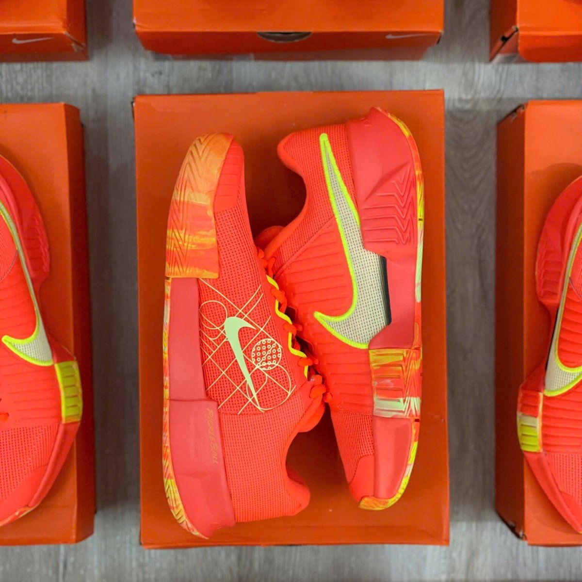 Giày Nike Zoom Challenge ‘Hyper Orange’ FQ4155-800 