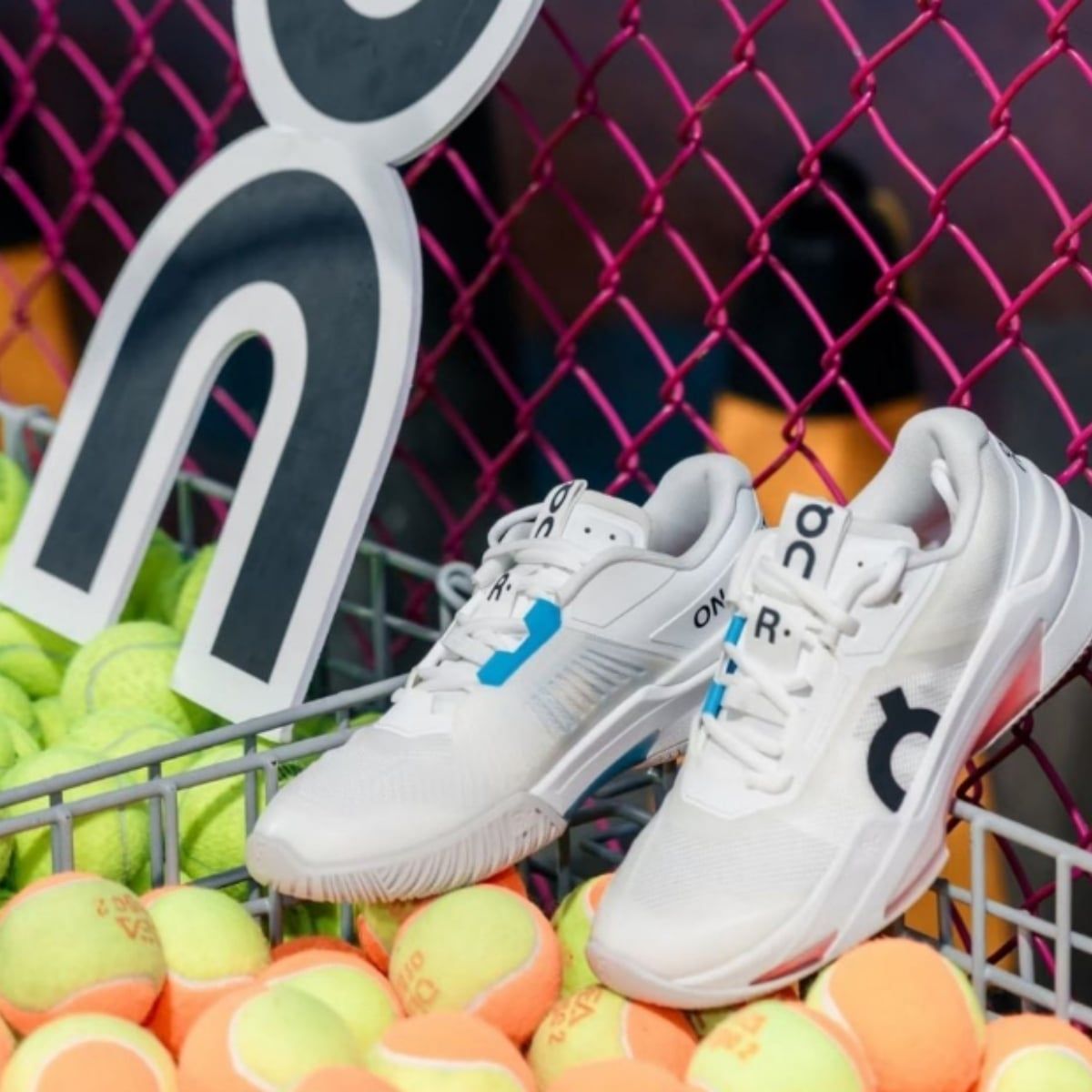  Giày On The Roger Pro Fire ‘White Pink’ 3MF30102626 