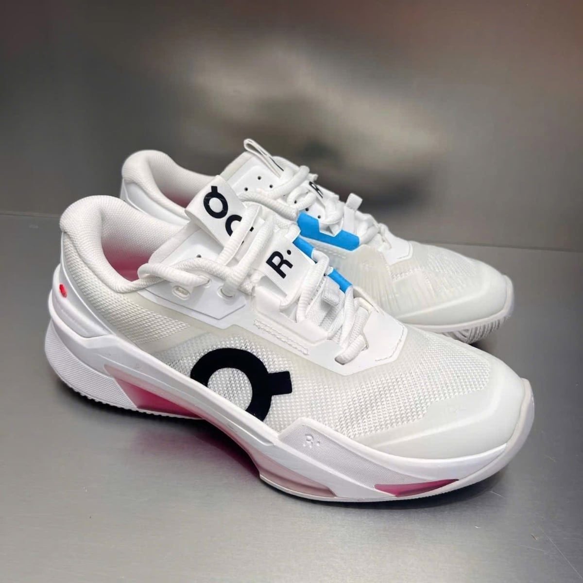  Giày On The Roger Pro Fire ‘White Pink’ 3WF30032626 