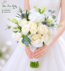 Bó Hoa Cưới Trắng Thanh Khiết Giữa Gió Sương Mai