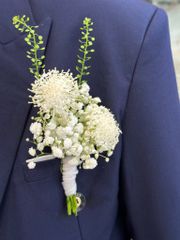 Hoa Cài Áo Sương Mai Trắng Dịu Nhẹ