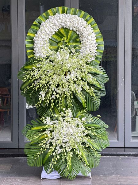 Vòng Hoa Tang Lễ Sang Trọng – Kính Viếng Người Đi Xa