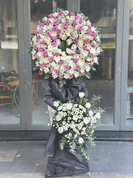 Kệ Hoa Tang Lễ mix màu trắng tím– Thương Tiếc Khôn Nguôi