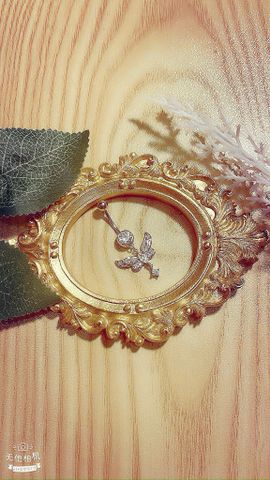 KHUYÊN RỐN BẠC Ý