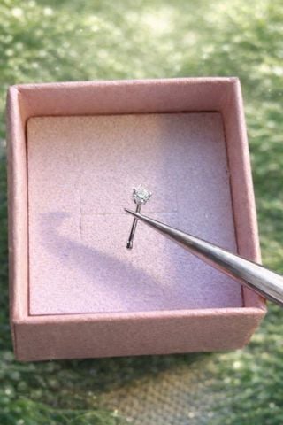 KHUYÊN MŨI VÀNG TRẮNG KIM CƯƠNG 2,5 LY