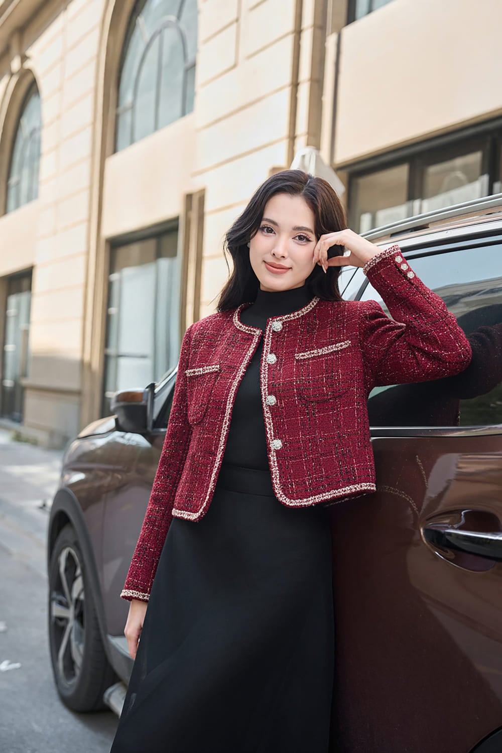 Nguồn gốc và sự phát triển của thiết kế không cổ trong thời trang