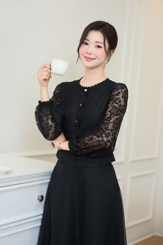  Áo blouse nữ phối ren dài tay cổ tròn dáng ôm 