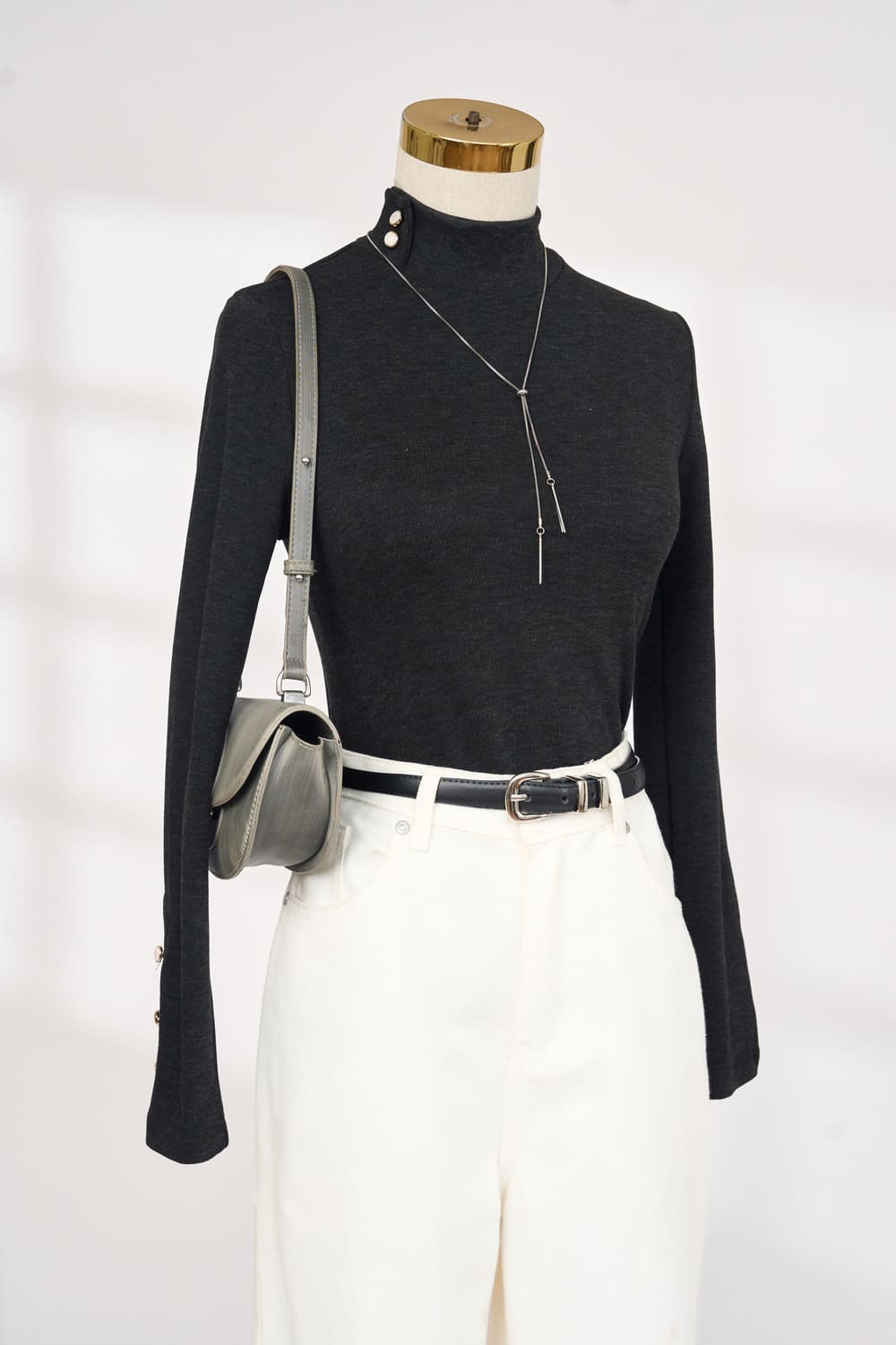 Áo cổ lọ hợp với dáng người nào?