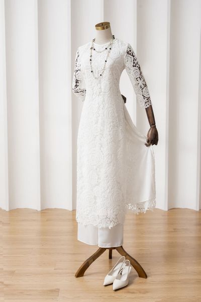  Áo dài ren Younger Thanh Nhã chất liệu ren hoa nổi bật dáng suông cổ tròn 