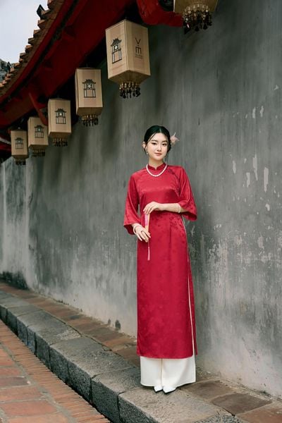  Áo dài Nhã Miên vải lụa vân mềm mại dáng tay lỡ cúc Tết 