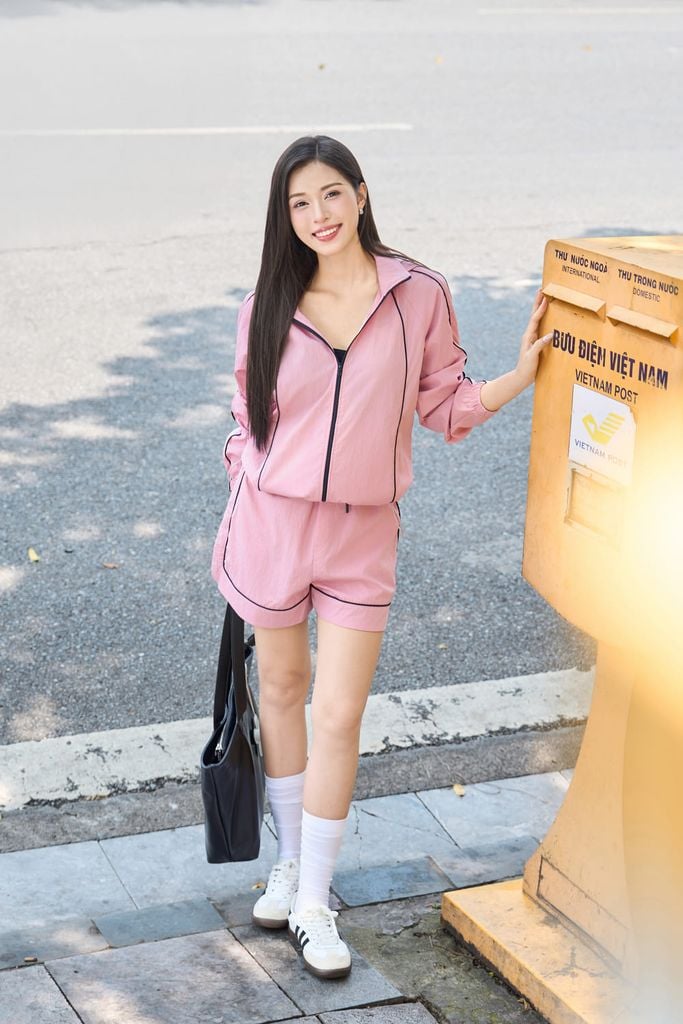  Áo khoác nữ Breezy chất liệu thô gió co giãn dáng lửng kéo khóa 