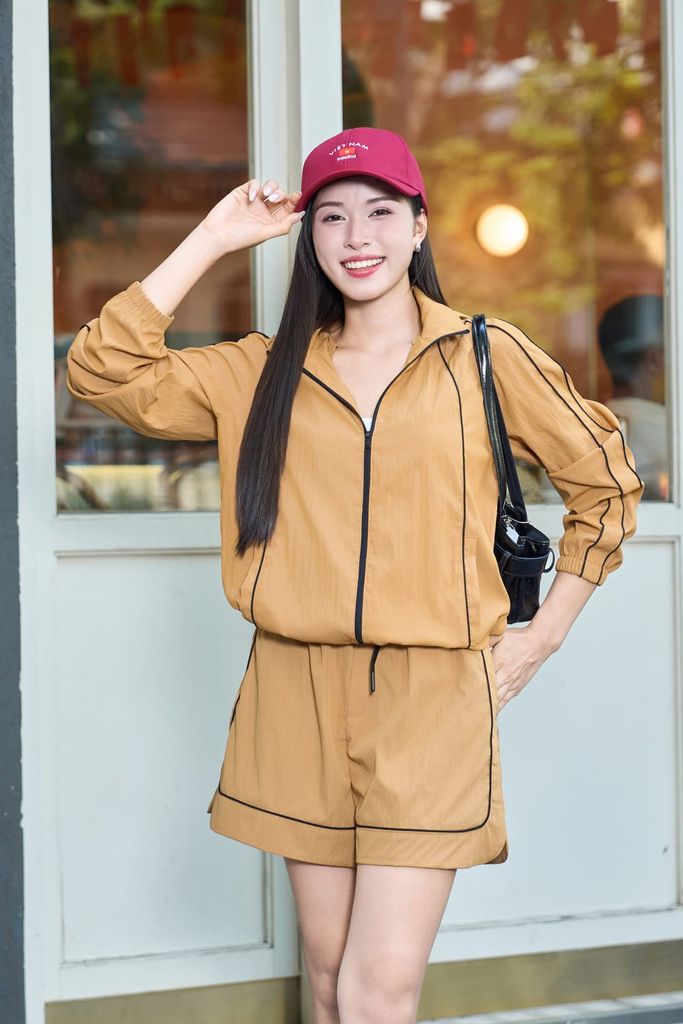  Áo khoác nữ Breezy chất liệu thô gió co giãn dáng lửng kéo khóa 